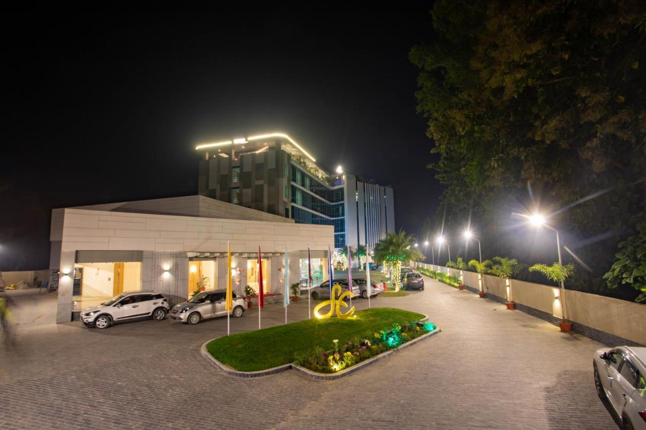 Hotel Siraichuli Chitwan Exteriér fotografie